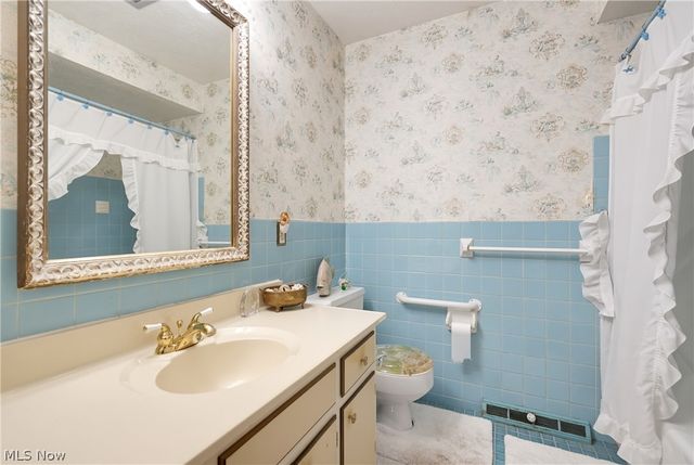 1780 E Parkhaven Drive, Seven Hills, OH 44131