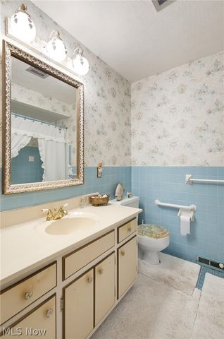 1780 E Parkhaven Drive, Seven Hills, OH 44131
