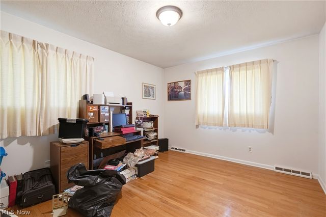 1780 E Parkhaven Drive, Seven Hills, OH 44131