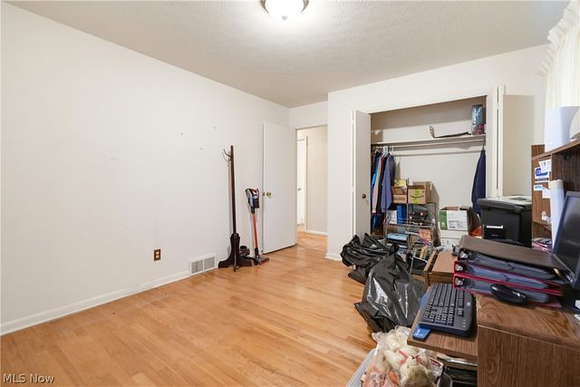 1780 E Parkhaven Drive, Seven Hills, OH 44131
