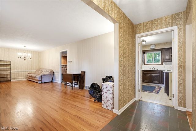 1780 E Parkhaven Drive, Seven Hills, OH 44131