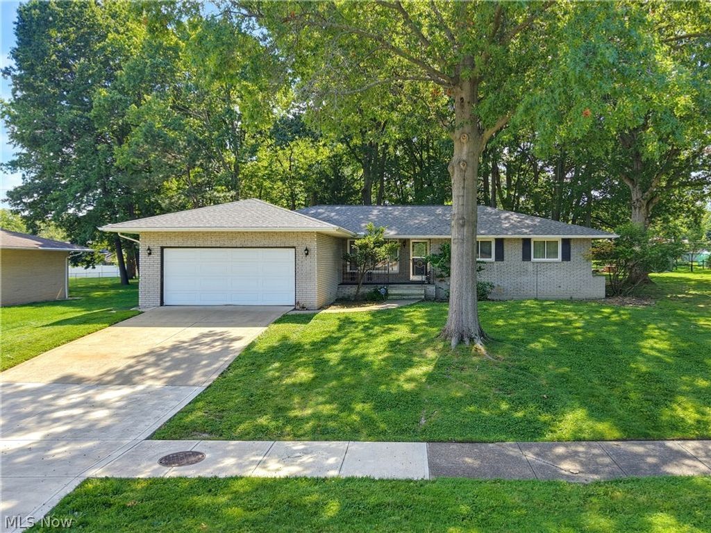 1780 E Parkhaven Drive, Seven Hills, OH 44131