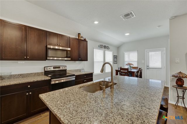 809 Nodding Nixie, Seguin, TX 78155