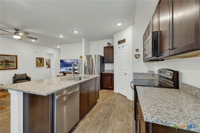 809 Nodding Nixie, Seguin, TX 78155
