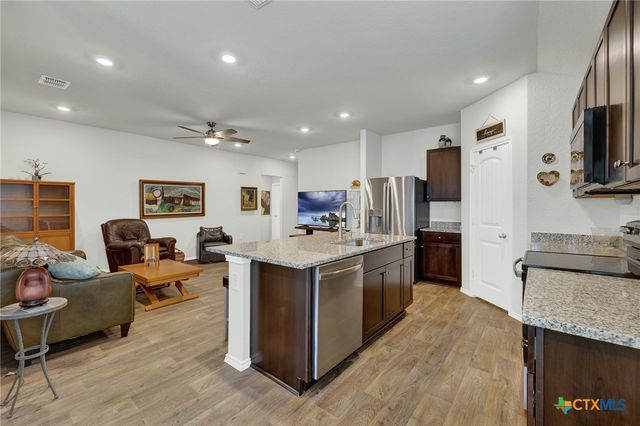 809 Nodding Nixie, Seguin, TX 78155