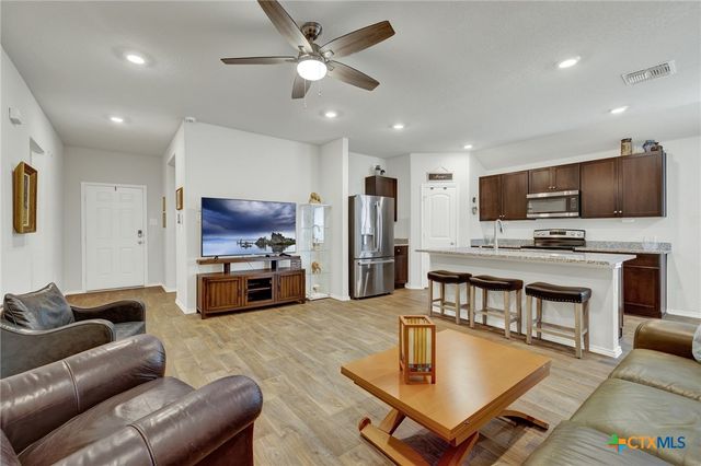 809 Nodding Nixie, Seguin, TX 78155