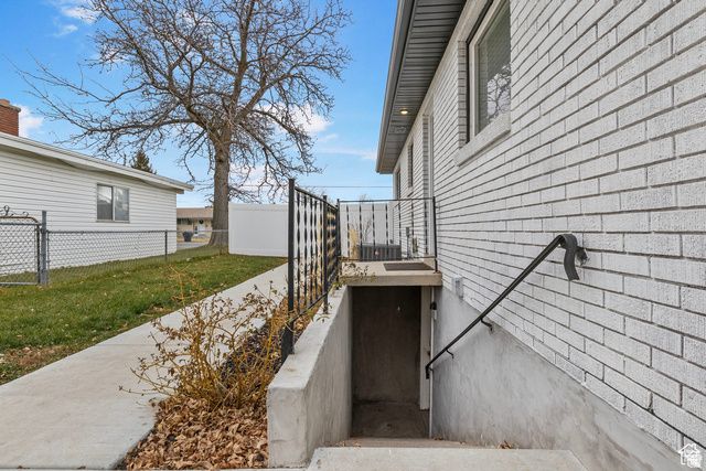 512 N 100 E, Orem, UT 84057