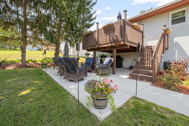 3217 Squire LANE, West Bend, WI 53090