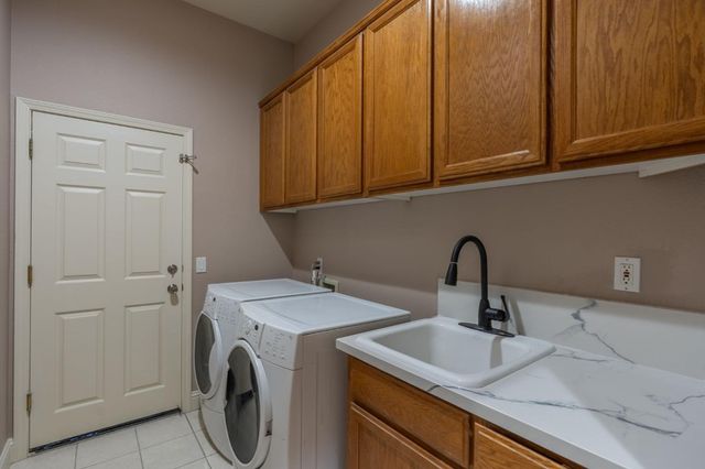 1153 E Milgeo, Ripon, CA 95366