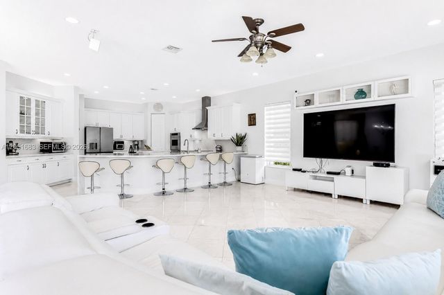 4918 SW 195th Ter, Miramar, FL 33029