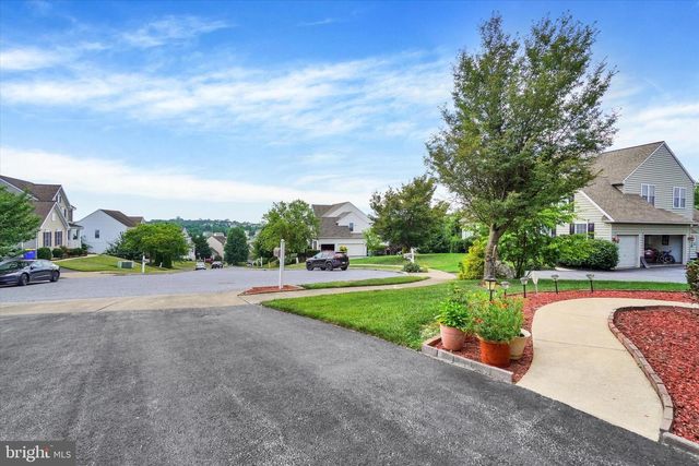 2082 WESTBURY CT, Red Lion, PA 17356