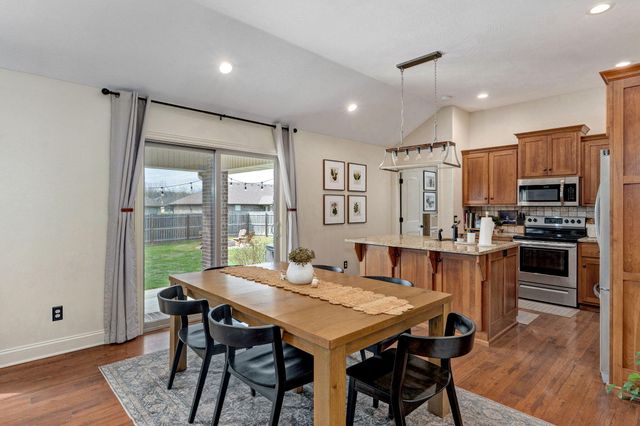 1347 S Strasbourg Avenue, Springfield, MO 65802