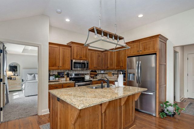 1347 S Strasbourg Avenue, Springfield, MO 65802