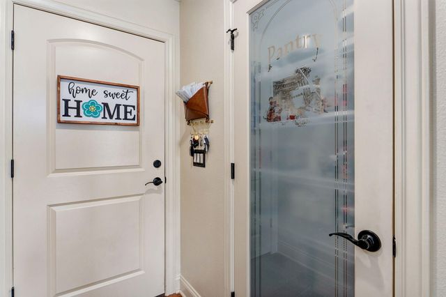 1347 S Strasbourg Avenue, Springfield, MO 65802