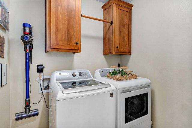 1347 S Strasbourg Avenue, Springfield, MO 65802