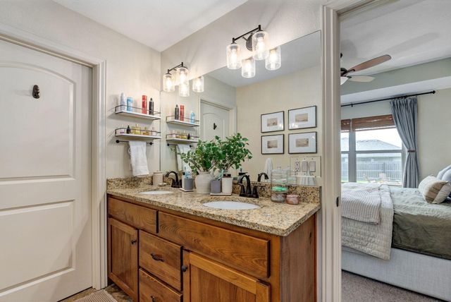 1347 S Strasbourg Avenue, Springfield, MO 65802