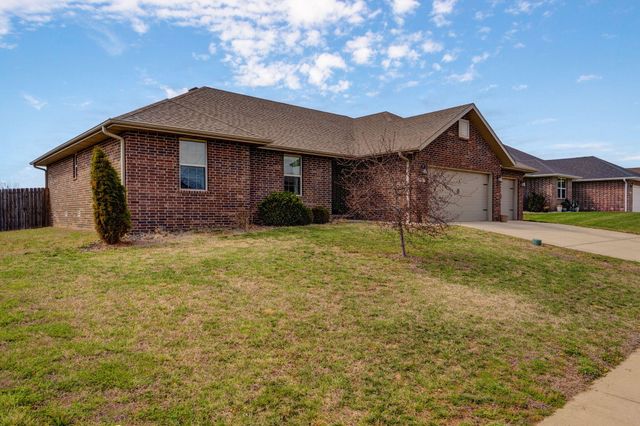 1347 S Strasbourg Avenue, Springfield, MO 65802