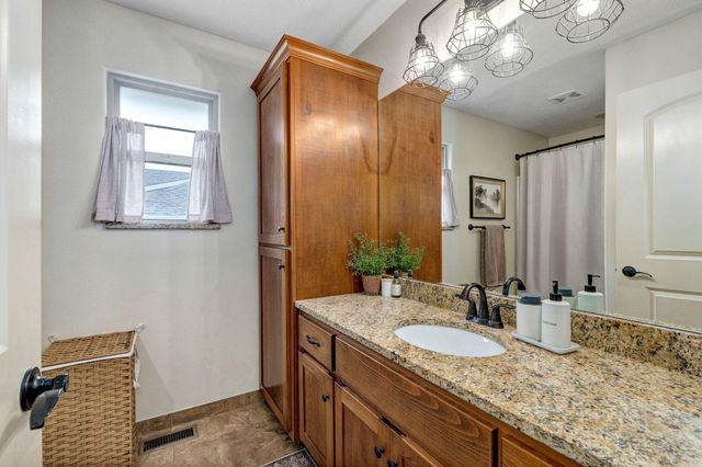 1347 S Strasbourg Avenue, Springfield, MO 65802