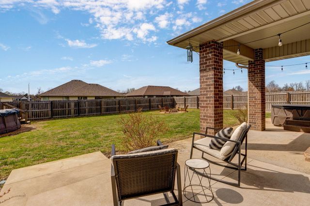 1347 S Strasbourg Avenue, Springfield, MO 65802