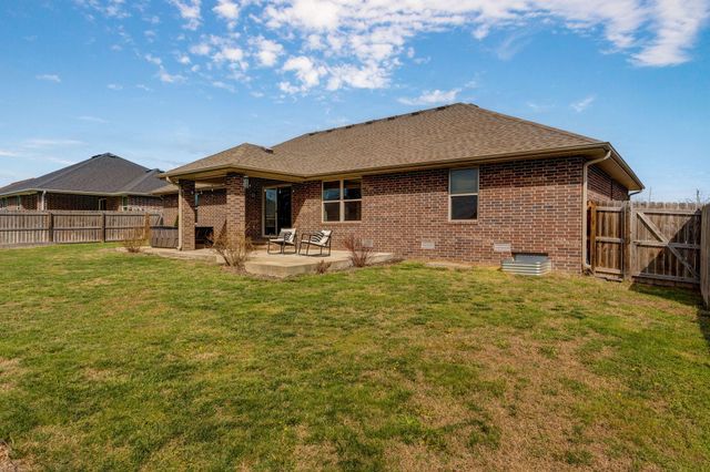 1347 S Strasbourg Avenue, Springfield, MO 65802