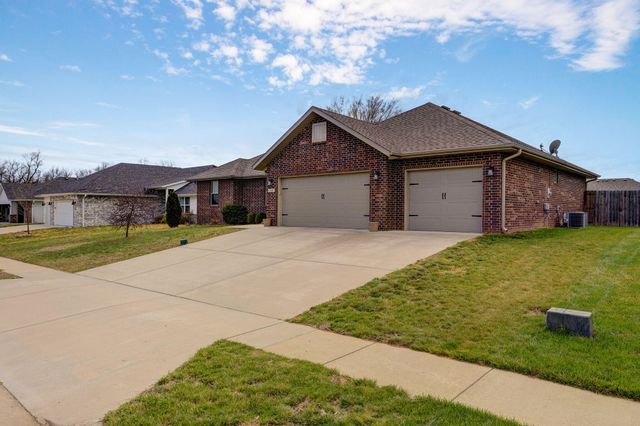 1347 S Strasbourg Avenue, Springfield, MO 65802