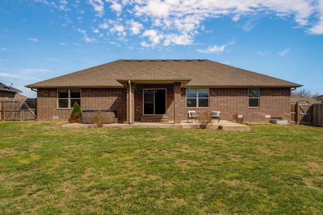1347 S Strasbourg Avenue, Springfield, MO 65802