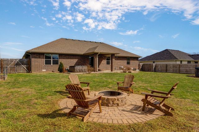 1347 S Strasbourg Avenue, Springfield, MO 65802