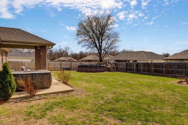 1347 S Strasbourg Avenue, Springfield, MO 65802