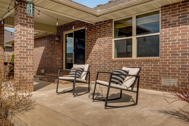 1347 S Strasbourg Avenue, Springfield, MO 65802