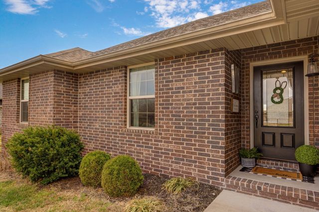 1347 S Strasbourg Avenue, Springfield, MO 65802
