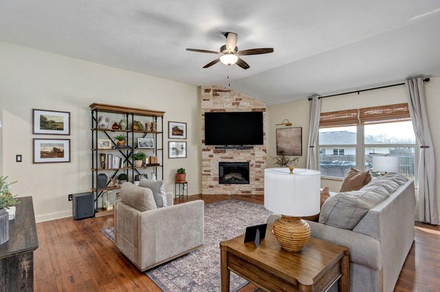 1347 S Strasbourg Avenue, Springfield, MO 65802