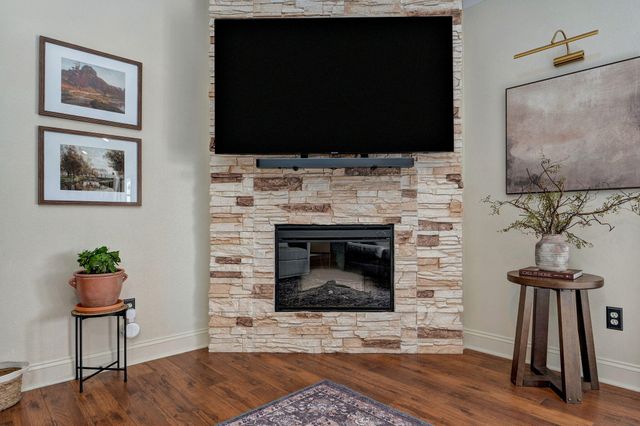 1347 S Strasbourg Avenue, Springfield, MO 65802