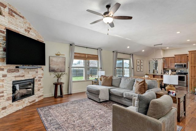 1347 S Strasbourg Avenue, Springfield, MO 65802