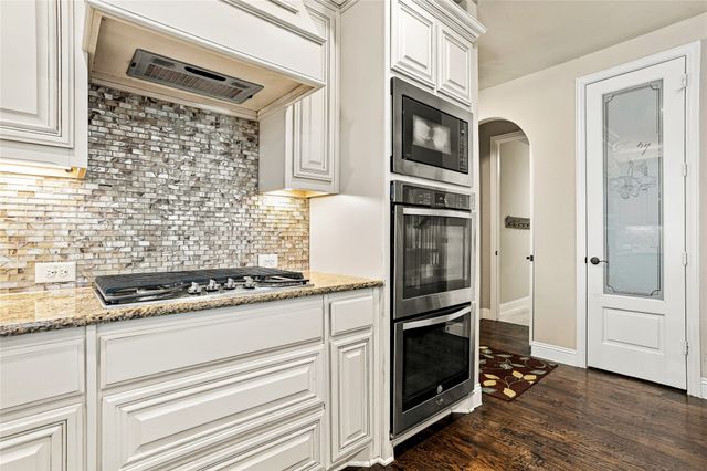 2820 Mariposa Drive, Grand Prairie, TX 75054