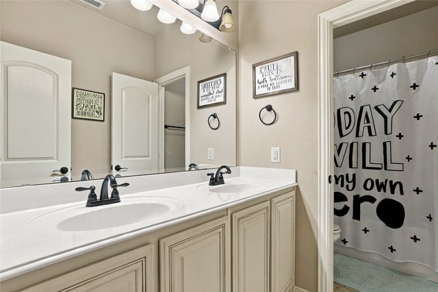 2820 Mariposa Drive, Grand Prairie, TX 75054