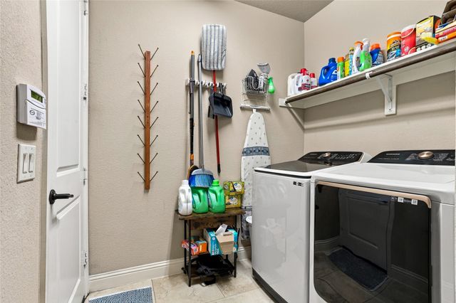2820 Mariposa Drive, Grand Prairie, TX 75054