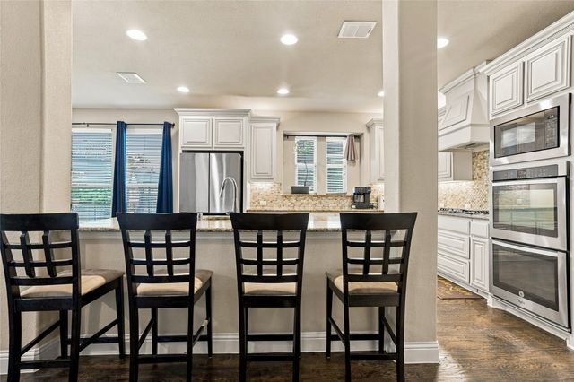 2820 Mariposa Drive, Grand Prairie, TX 75054