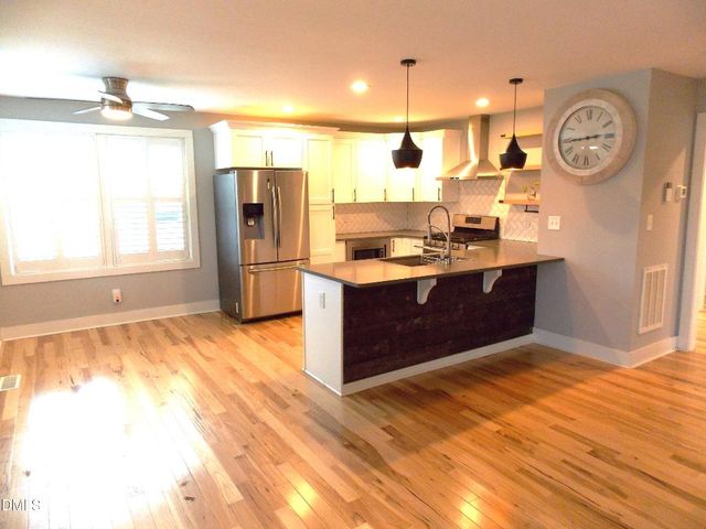 202 Lincoln Court, Raleigh, NC 27610