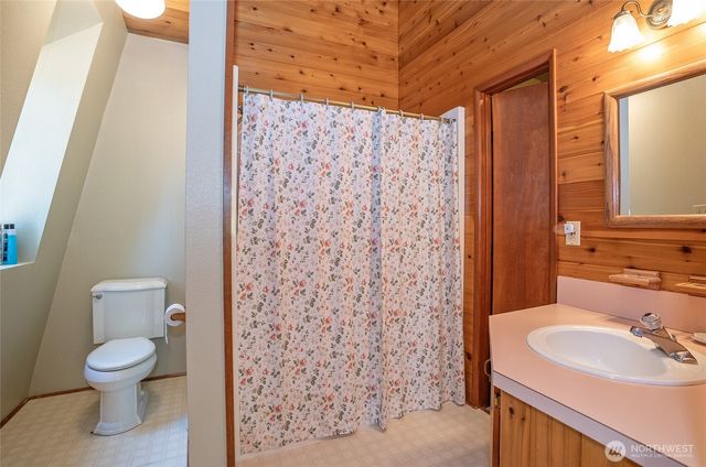 879 9th Ave, Fox Island, WA 98333