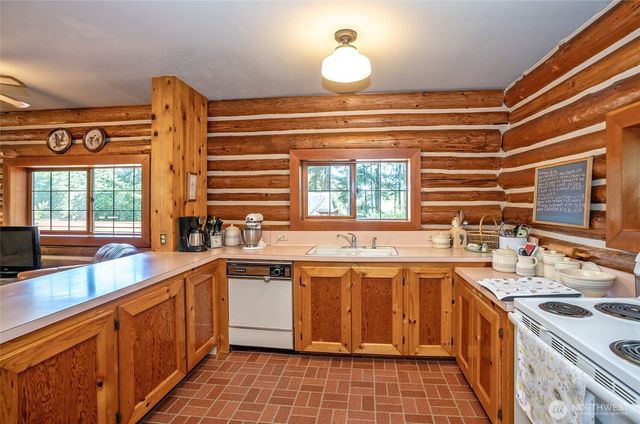 879 9th Ave, Fox Island, WA 98333