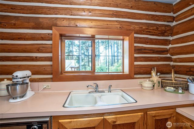 879 9th Ave, Fox Island, WA 98333