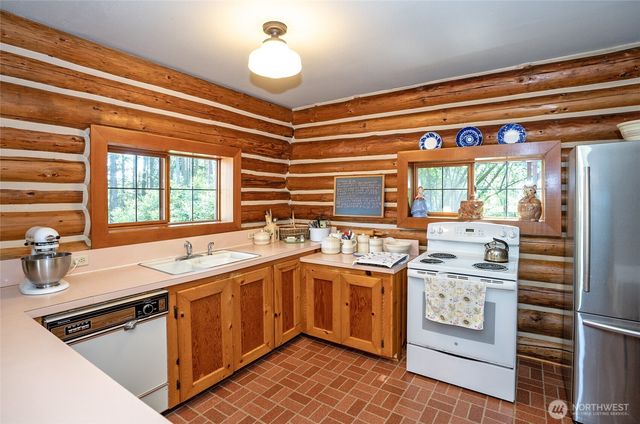 879 9th Ave, Fox Island, WA 98333