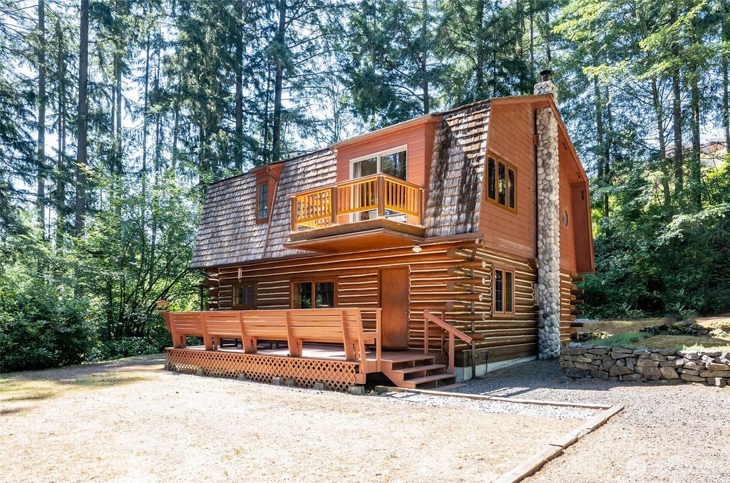 879 9th Ave, Fox Island, WA 98333