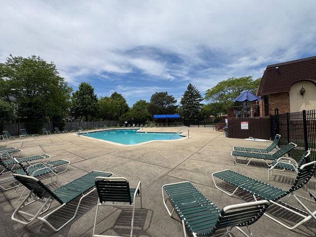 2050 Valencia Drive 205C, Northbrook, IL 60062