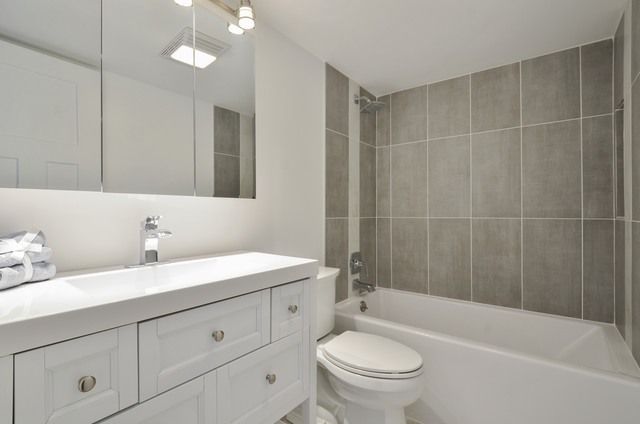 2050 Valencia Drive 205C, Northbrook, IL 60062