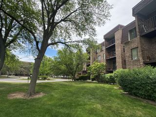2050 Valencia Drive 205C, Northbrook, IL 60062