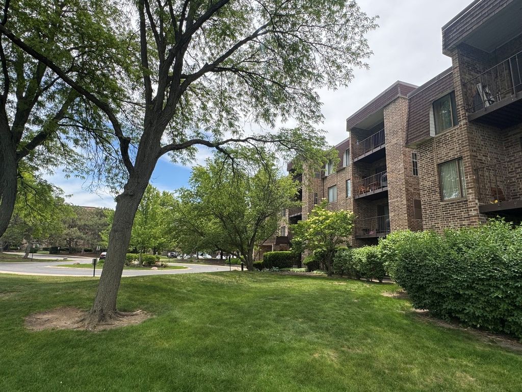 2050 Valencia Drive 205C, Northbrook, IL 60062