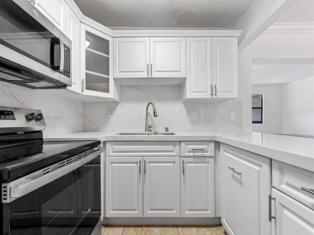 7121 SW 102nd Ct, Miami, FL 33173