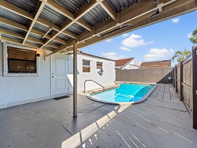 7121 SW 102nd Ct, Miami, FL 33173