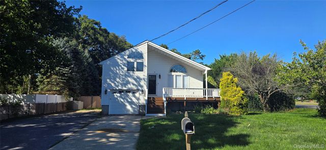 107 Parkview Drive, Shirley, NY 11967